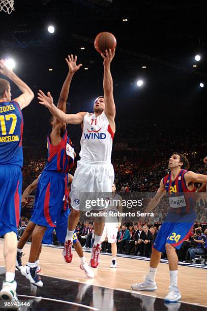 Linas Kleiza of Olympiacos in action during the Euroleague Basketball Final Four Final Game between Regal FC Barcelona vs Olympiacos at Bercy Arena...