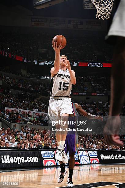 Matt Bonner of the San Antonio Spurs shoots against the Phoenix Suns in Game Four of the Western Conference Semifinals during the 2010 NBA Playoffs...