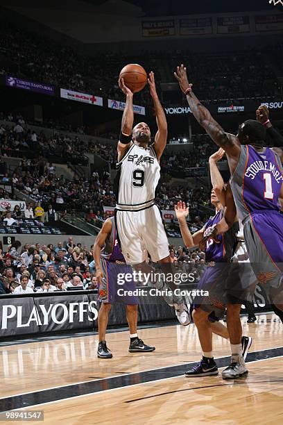 Tony Parker of the San Antonio Spurs shoots over Amar'e Stoudemire of the Phoenix Suns in Game Four of the Western Conference Semifinals during the...