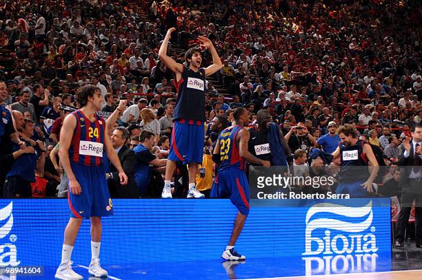 Victor Sada, Ricky Rubio, Terence Morris, Boniface Ndong and Roger Grimaul of Barcelona celebrrate during the Euroleague Basketball Final Four Final...