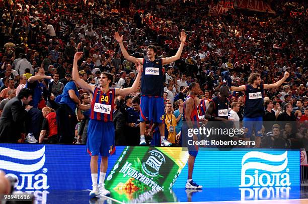 Victor Sada, Ricky Rubio, Terence Morris, Boniface Ndong and Roger Grimaul of Barcelona celebrrate during the Euroleague Basketball Final Four Final...