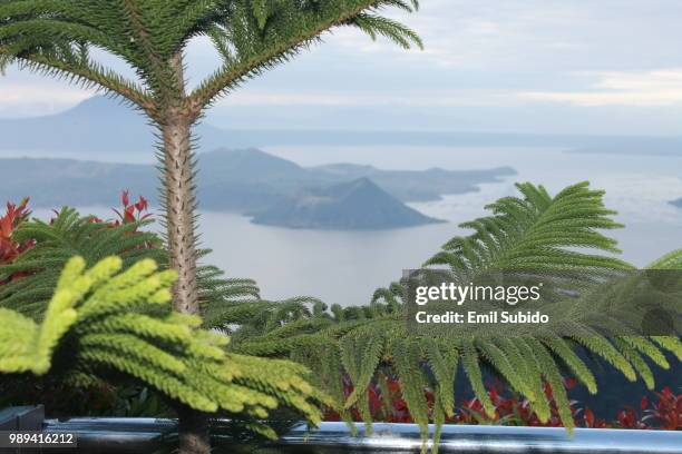 taal volcano, philippines - taal 個照片及圖片檔