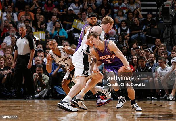 Gordan Dragic of the Phoenix Suns drives against Mat Bonner of the San Antonio Spurs in Game Four of the Western Conference Semifinals during the...