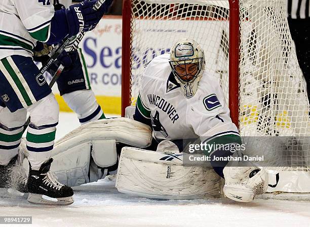 Roberto Luongo of the Vancouver Canucks makes a glove save against the Chicago Blackhawks in Game Five of the Western Conference Semifinals during...