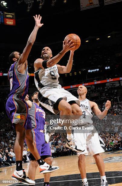 Tony Parker of the San Antonio Spurs shoots against Channing Frye of the Phoenix Suns in Game Four of the Western Conference Semifinals during the...