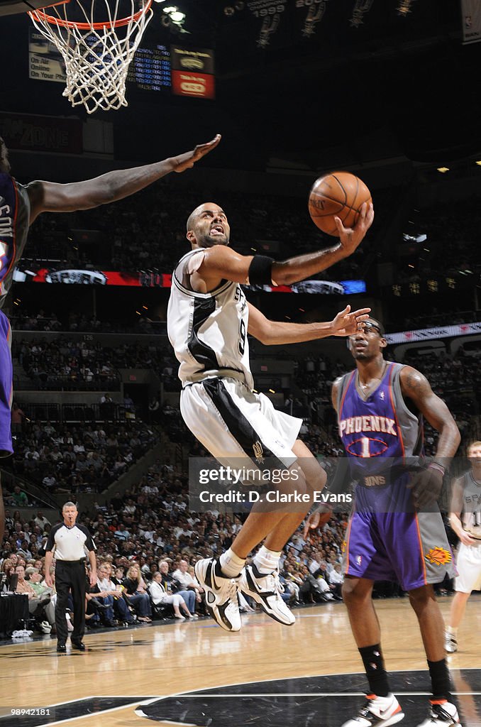 Phoenix Suns v San Antonio Spurs, Game 4