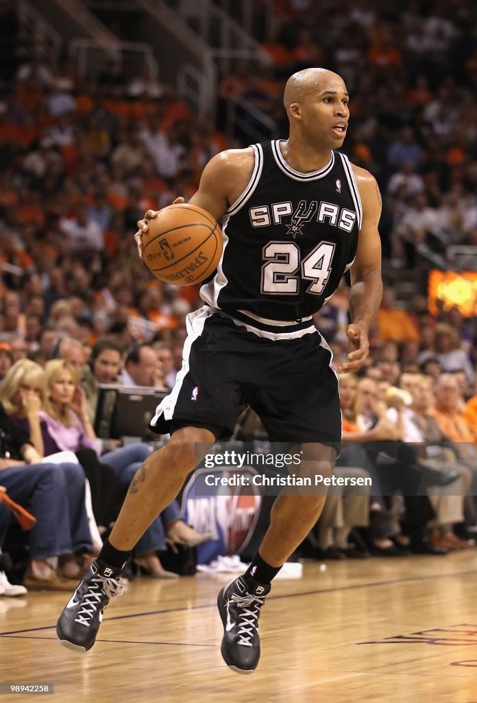 San Antonio Spurs v Phoenix Suns, Game 2