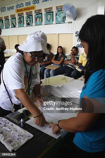 Filipina voter leaves her thumb print after casting her ballot on May 10, 2010 in the town of Kiamba, Sarangani, Philippines. The country goes to the...