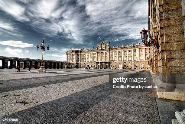 madrid royal palace - koninklijk paleis van madrid stockfoto's en -beelden