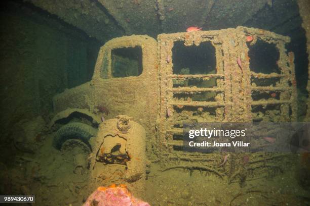 ss thistlegorm - sunken car bildbanksfoton och bilder