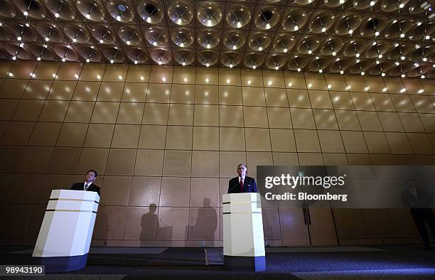 Ray LaHood, U.S. Transportation secretary, right, and Akio Toyoda, president of Toyota Motor Corp., attend a joint news conference in Toyota City,...