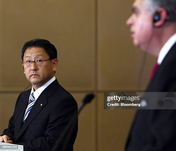 Akio Toyoda, president of Toyota Motor Corp., left, looks on as Ray LaHood, U.S. Transportation secretary, speaks during a joint news conference in...