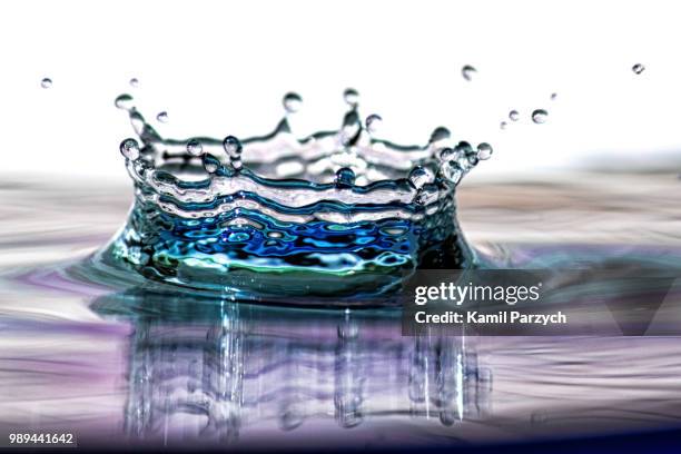 water crown - splash crown stock pictures, royalty-free photos & images