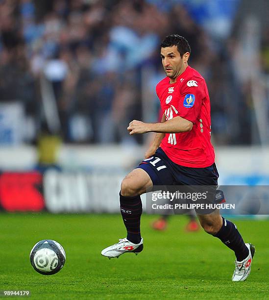 Lille's French forward Pierre-Alain Frau runs during the French L1 football match Lille vs Marseille on May 8, 2010 at Lille metropole stadium in...