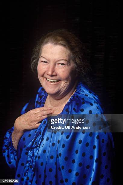 Australian writer Colleen McCullough poses in a hotel room to promote her book on April 20, 1997 in Paris,France.