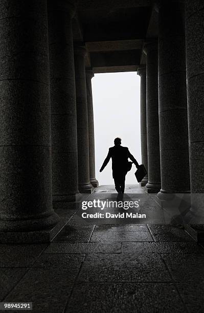 business man running down a passage - malan stock-fotos und bilder