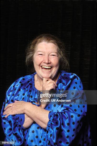 Australian writer Colleen McCullough poses in a hotel room to promote her book on April 20, 1997 in Paris,France.