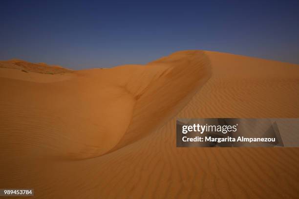 the sand dunes of wahiba sands oman - almpanezou bildbanksfoton och bilder