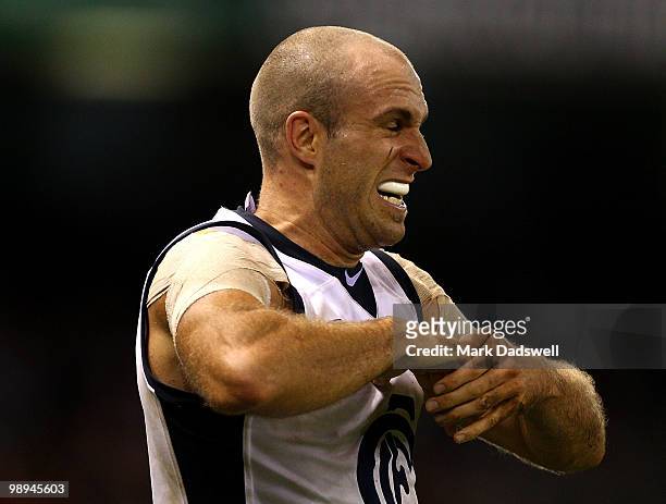 Chris Judd of the Blues indicates he has a dislocated finger during the round seven AFL match between the St Kilda Saints and the Carlton Blues at...
