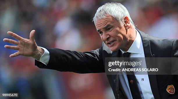 Roma's coach Claudio Ranieri gives orders to his players during their Italian Serie A football match against Cagliari on May 9, 2010 at Rome's...