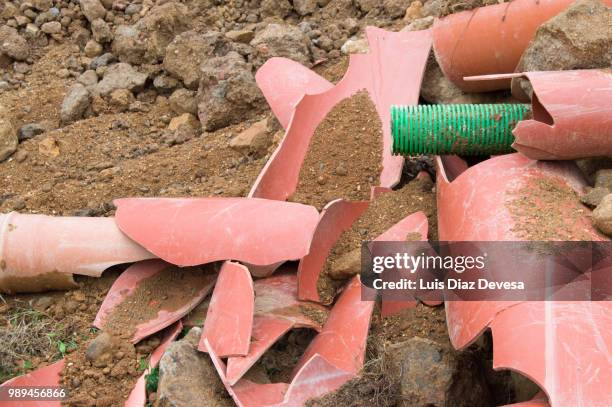 broken water pipes - trench safety stock pictures, royalty-free photos & images