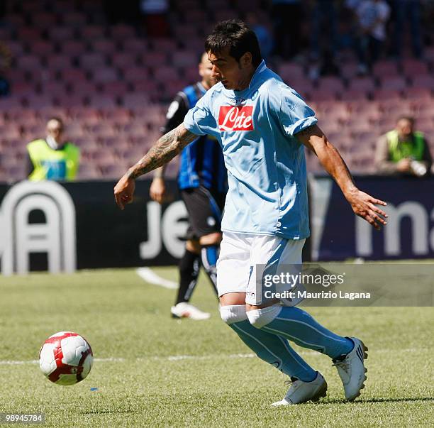 Ezequiel Lavezzi of SSC Napoli runs with the ball during the Serie A match between SSC Napoli and Atalanta BC at Stadio San Paolo on May 9, 2010 in...
