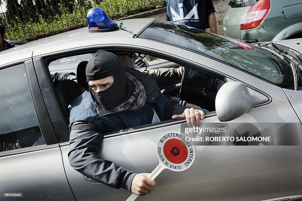 Antimafia policemen take part in a raid