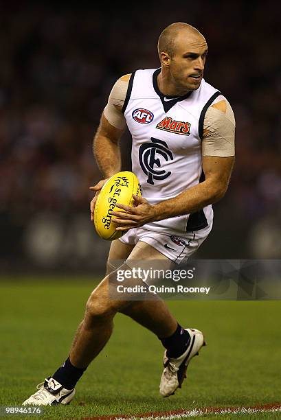 Chris Judd of the Blues kicks during the round seven AFL match between the St Kilda Saints and the Carlton Blues at Etihad Stadium on May 10, 2010 in...