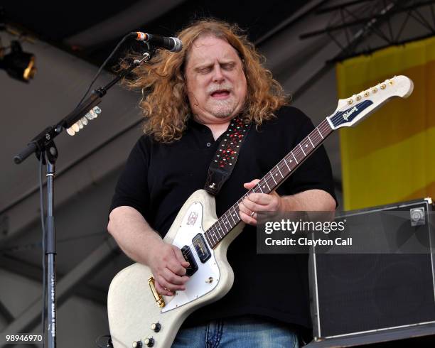 Warren Haynes performs with Gov't Mule at the Acura Stage on day four of New Orleans Jazz & Heritage Festival on April 29, 2010 in New Orleans,...