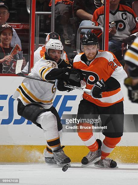 Marc Recchi of the Boston Bruins skates against Claude Giroux of the Philadelphia Flyers in Game Four of the Eastern Conference Semifinals during the...