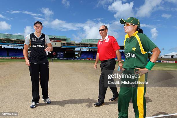 Aimee Watkins captain of New Zealand and Sana Mir captain of Pakistan at the coin toss with match referee Andy Pycroft of Zimbabwe during the ICC T20...