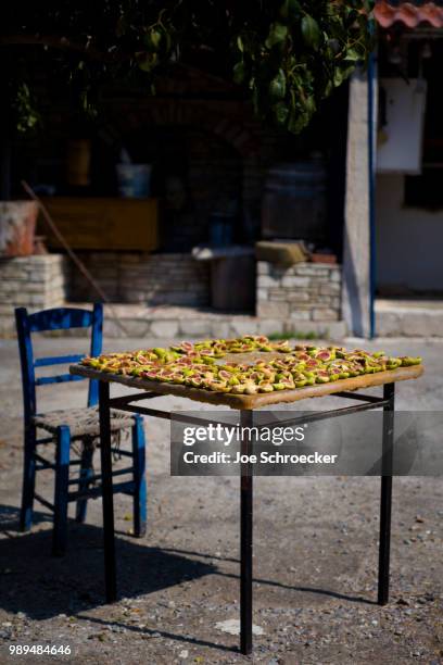 drying figs in greek sun - joe 2013 film stock-fotos und bilder