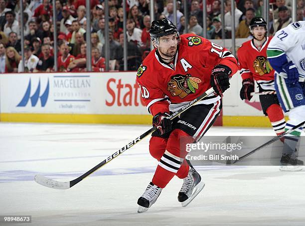 Patrick Sharp of the Chicago Blackhawks looks for the puck at Game Two of the Western Conference Semifinals against the Vancouver Canucks during the...