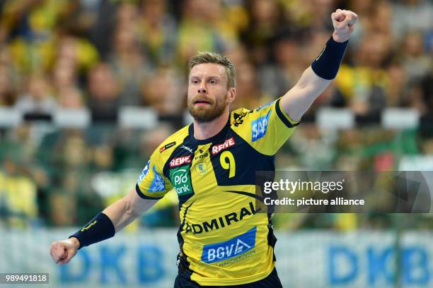 Bundesliga, Rhine-Neckar Lions vs. SG Flensburg-Handewitt, 18th match day in Mannheim, Germany, 21 December 2017. Rhine-Neckar Lions's Gudjon Valur...