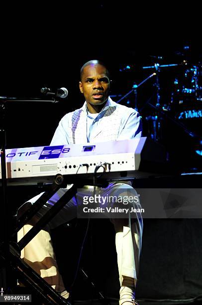 Kirk Franklin performs at The All Star Mother's Day Celebration at James L. Knight Center on May 9, 2010 in Miami, Florida.
