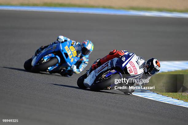 Jorge Lorenzo of Spain and Fiat Yamaha Team leads Loris Capirossi of Italy and Rizla Suzuki MotoGP during the second day of test at Circuito de Jerez...