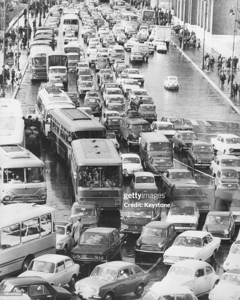 Traffic Rome Congested traffic on a rainy day in Rome, 19th November 1971. News ...