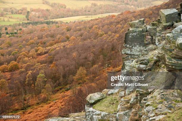 view along curbar towards baslow's edge in background, in peak district - baslow stock pictures, royalty-free photos & images