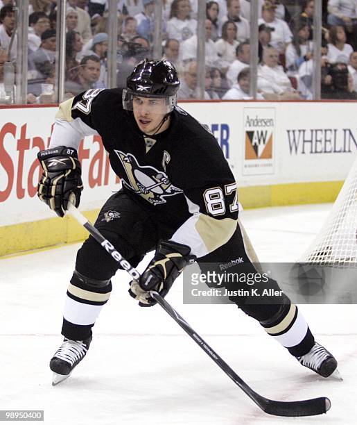 Sidney Crosby of the Pittsburgh Penguins skates against the Montreal Canadiens in Game Five of the Eastern Conference Semifinals during the 2010 NHL...