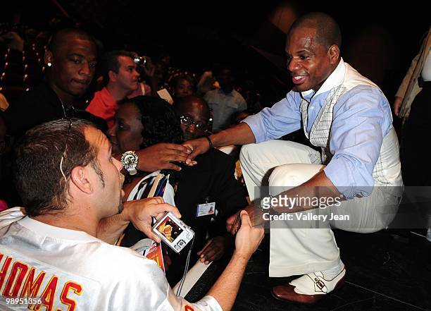Kirk Franklin singning authograph after his performance at The All Star Mother's Day Celebration at James L. Knight Center on May 9, 2010 in Miami,...