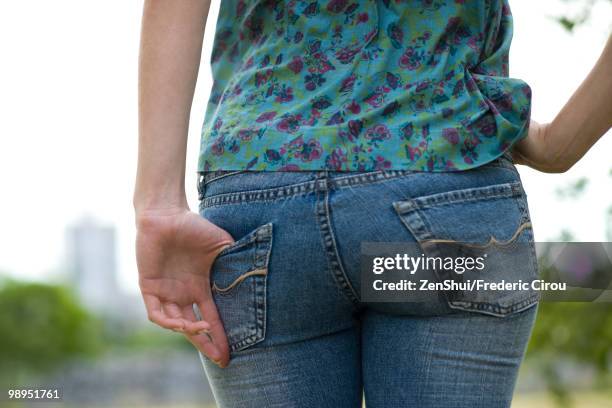 woman wearing tight jeans, close-up of buttocks - nádega imagens e fotografias de stock
