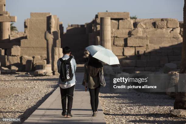 Picture issued on 24 December 2017, shows tourists visiting the Karnak Temple, in Luxor, Upper Egypt, 08 December 2017. Photo: Gehad Hamdy/dpa