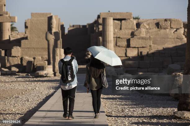 Picture issued on 24 December 2017, shows tourists visiting the Karnak Temple, in Luxor, Upper Egypt, 08 December 2017. Photo: Gehad Hamdy/dpa