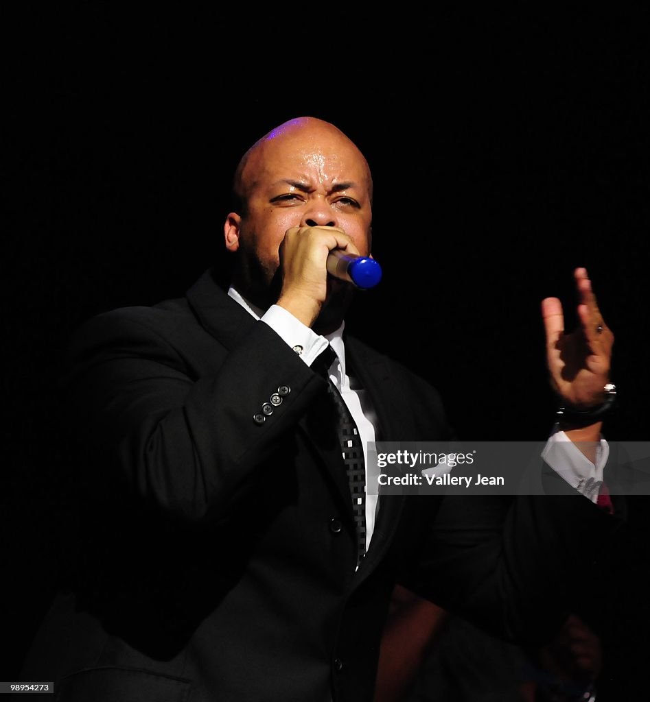Kirk Franklin Performs A Tribute to Mothers
