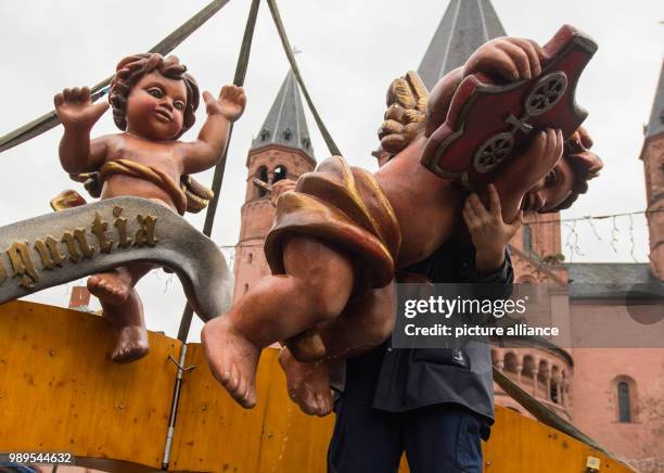 An angel carrying the arms of the city is dismantled in Mainz, Germany, 27 December 2017. The angels are the rooftop decoration of a Christmas market...