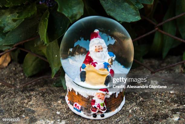 pallina natale - natale stock pictures, royalty-free photos & images