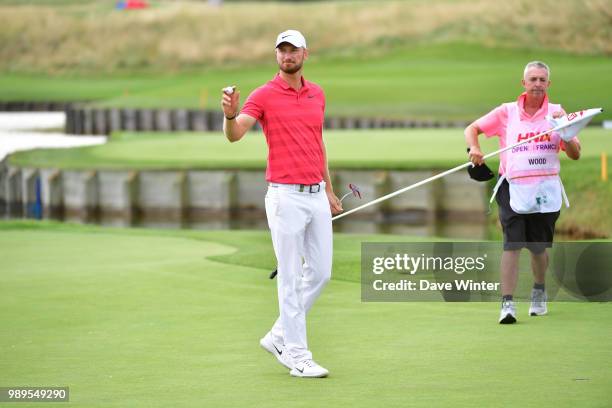 Chris WOOD of England salutes the crowd on the 18th during the HNA French Open on July 1, 2018 in Saint-Quentin-en-Yvelines, France.