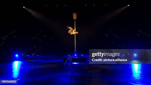 Noah Chorny climbing a lamppost at the "Feuerwerk der Turnkunst" event at the EWE-Arena in Oldenburg, Germany, 29 December 2017. Photo: Mohssen...