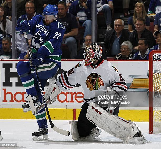 Daniel Sedin of the Vancouver Canucks tries to screen Antti Niemi of the Chicago Blackhawks in Game Four of the Western Conference Semifinals during...