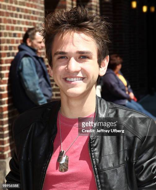 American Idol Contestant Aaron Kelly visits "Late Show With David Letterman" at the Ed Sullivan Theater on May 10, 2010 in New York City.